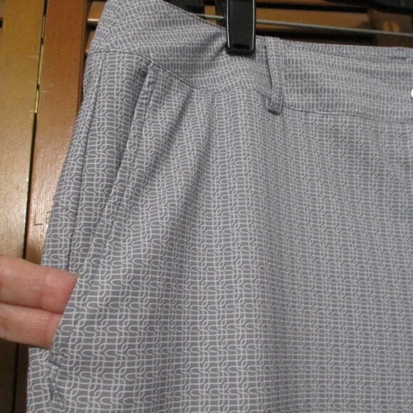 Cutter & Buck Annika capris great for golf, light gray & white like new size 12 - Picture 8 of 12